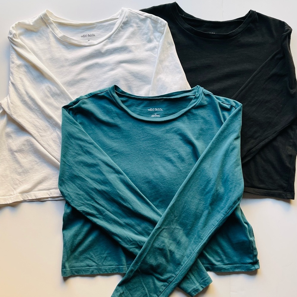 Set of 3 crop tops Very simple but cute